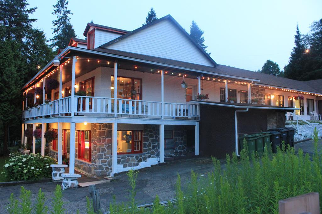 Motel Des Pays D'En Haut Val-David Exterior photo