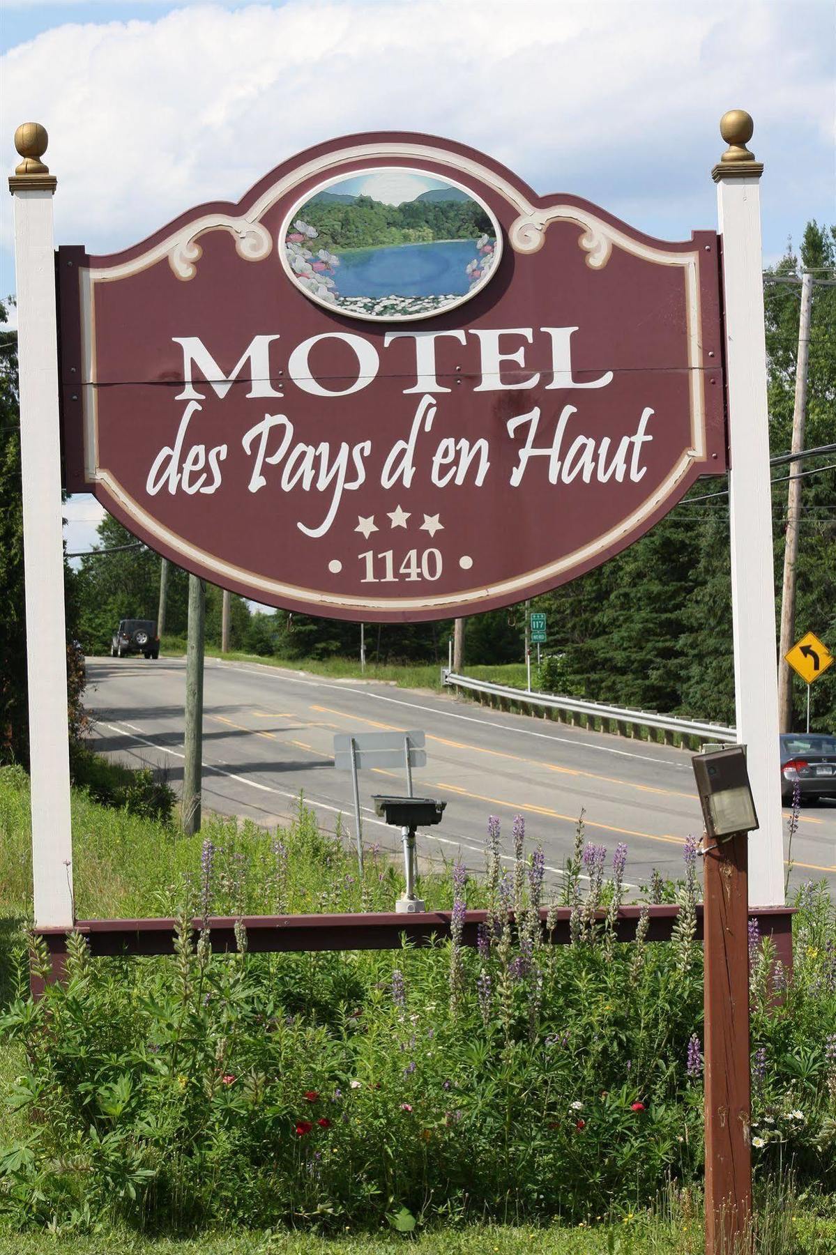 Motel Des Pays D'En Haut Val-David Exterior photo