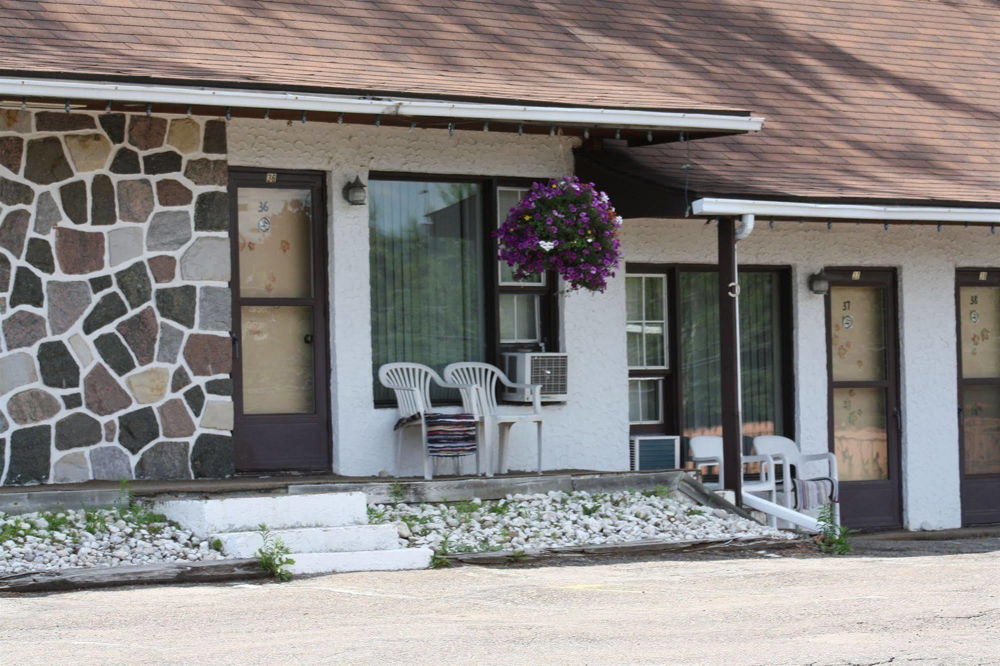 Motel Des Pays D'En Haut Val-David Exterior photo